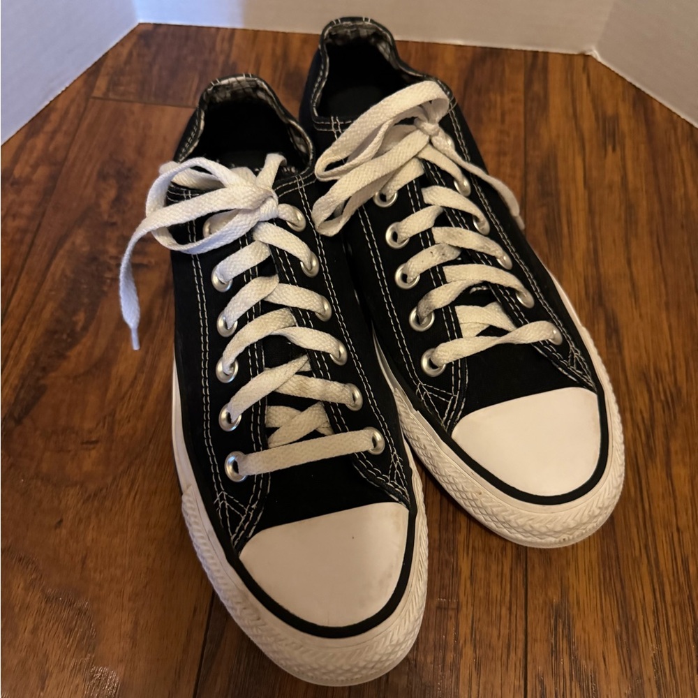 SOLD- Converse Black & White Sneakers